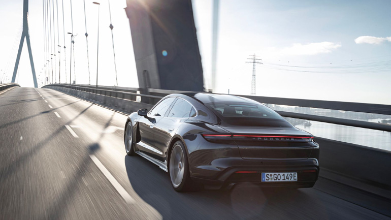 Η Porsche έβγαλε 1,2 δισ. ευρώ σε τρεις μήνες