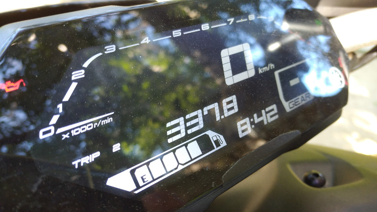 LCD οθόνη με όλες τις απαραίτητες ενδείξεις προερχόμενος από το Tracer 700.