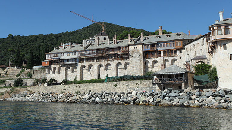 Επιτρέπεται από σήμερα η είσοδος επισκεπτών στο Άγιο Όρος