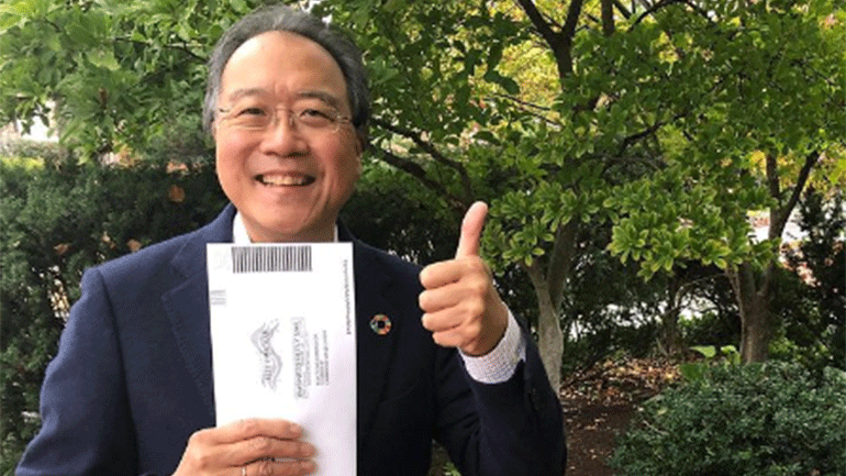 Ο  Yo-Yo Ma προσφέρει παρηγοριά με τη μουσική του στην Ινδία