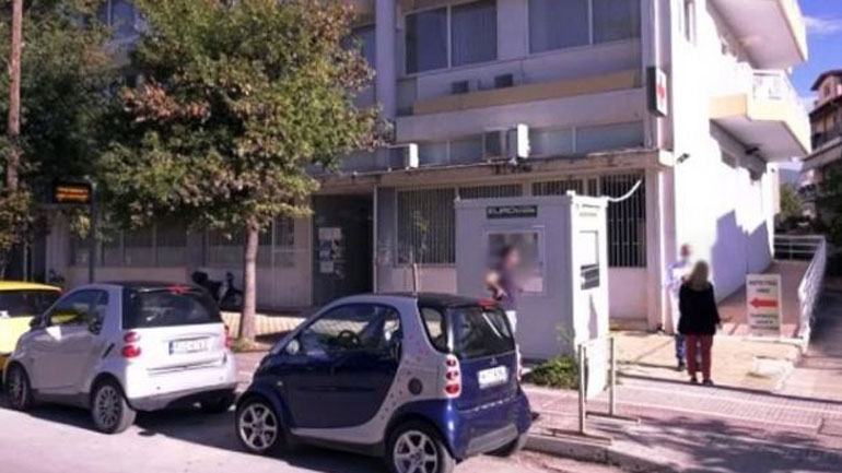 Σάλος με γιατρό σε εμβολιαστικό κέντρο στη Λαμία που έλεγε στον κόσμο να μην κάνει το εμβόλιο