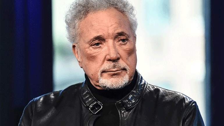 Independent: Ο Τομ Τζόουνς σε μια συγκινητική συνέντευξη  μετά τον χαμό της γυναίκας του