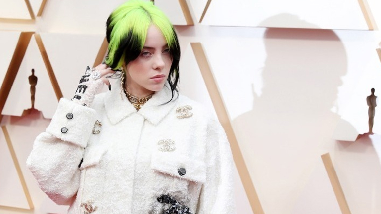Billie Eilish: Πολλοί νομίζουν ότι μετά το «Ocean Eyes» ξαφνικά ήμουν superstar