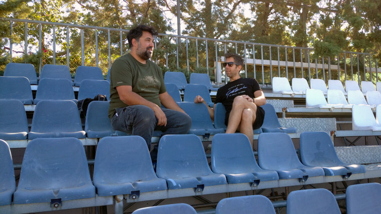 Η τελευταία του εμμονή είναι να ανακατασκευάσει την BMW του σε ένα custom cafe racer! 