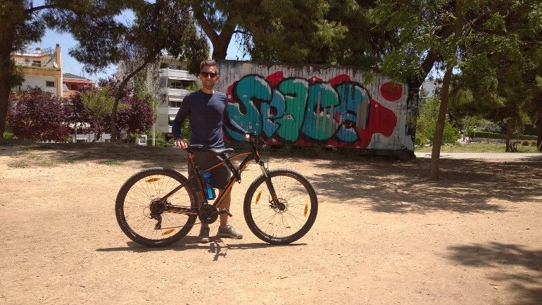 Τα παιδιά του έχουν ξεκινήσει ήδη το mountain bike σε σύλλογο.