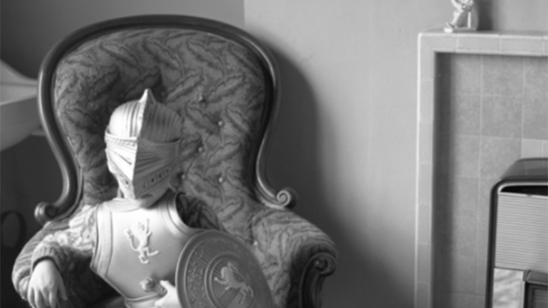 «The Guide»: Ένα λεύκωμα για τον John Myers