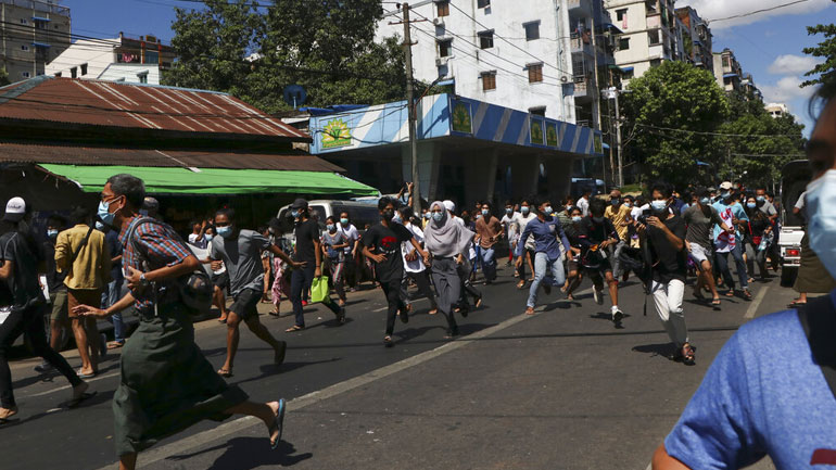 Μιανμάρ: Συλλήψεις ατόμων από τον στρατό με την κατηγορία εμπρηστικών επιθέσεων