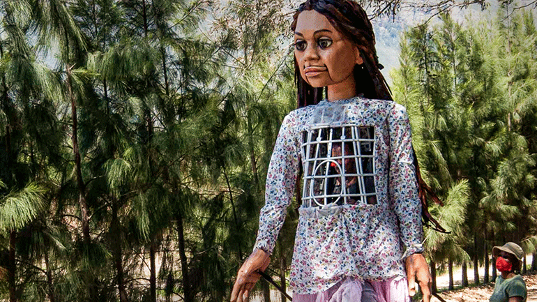 H μικρή Αμάλ από τη Συρία διασχίζει την Ευρώπη για να βρει τη μητέρα της