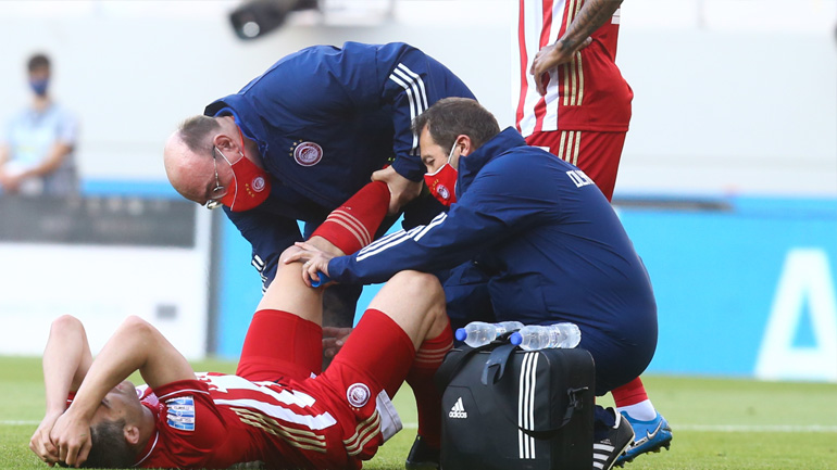 Τραυματίστηκε ο Παπασταθόπουλος – Αποχώρησε βουρκωμένος από το γήπεδο