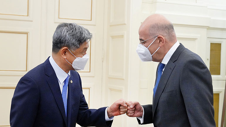 Συνάντηση Δένδια με τον απερχόμενο πρέσβη της Δημοκρατίας της Κορέας