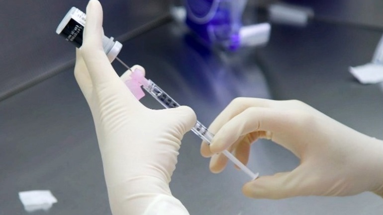 Το Πεκίνο υποστηρίζει τη διεξαγωγή συνομιλιών όσον αφορά το θέμα μιας άρσης της πατέντας για τα εμβόλια