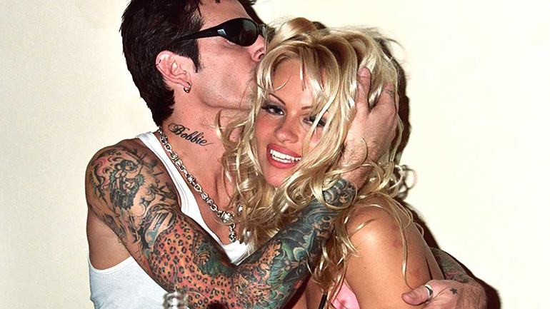 Pamela Anderson: Έξαλλη με την τηλεοπτική μεταφορά της σχέσης της με τον Tommy Lee