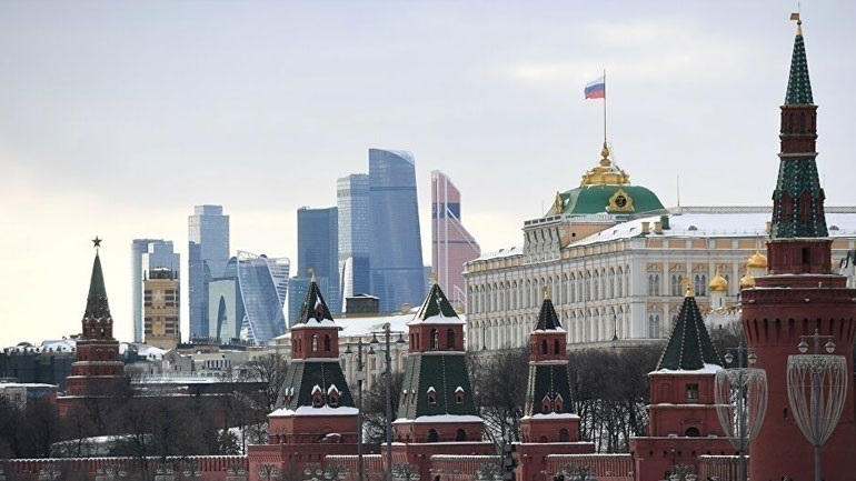 Η Ρωσία θεωρεί τις ΗΠΑ και την Τσεχία «μη φιλικές χώρες» και περιορίζει τις προσλήψεις προσωπικού στις πρεσβείες τους