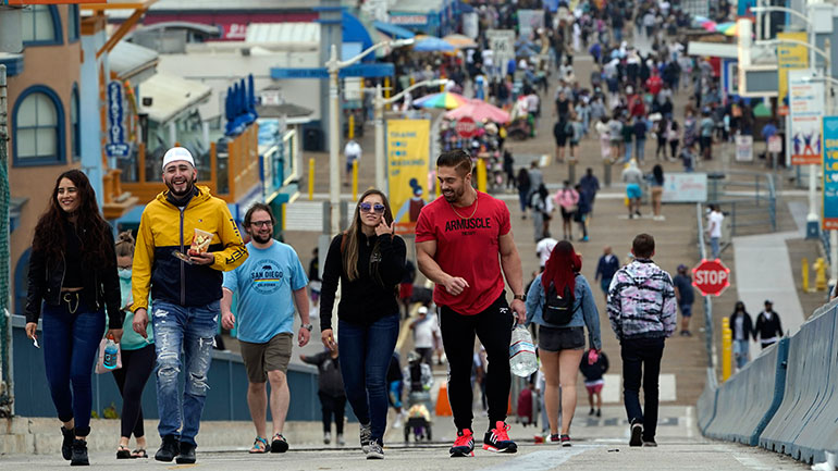 ΗΠΑ: Τέλος στις μάσκες σε όσους έχουν ολοκληρώσει τη διαδικασία του εμβολιασμού