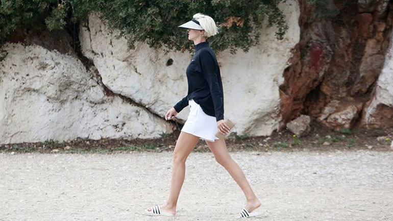 Βάσω Κολλιδά: To beach look που μας εμπνέει για τις πρώτες εξορμήσεις μας στην παραλία