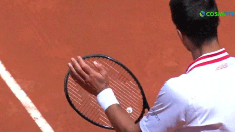 Ο Τζόκοβιτς χειροκρότησε τον Τσιτσιπά μετά από έναν εκπληκτικό πόντο του!