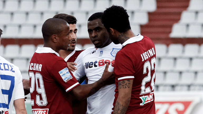 ΠΑΣ Γιάννινα: «Ντροπή! Δέχθηκε άνανδρη ρατσιστική επίθεση ο Κάστρο, δεν θα το αφήσουμε έτσι»