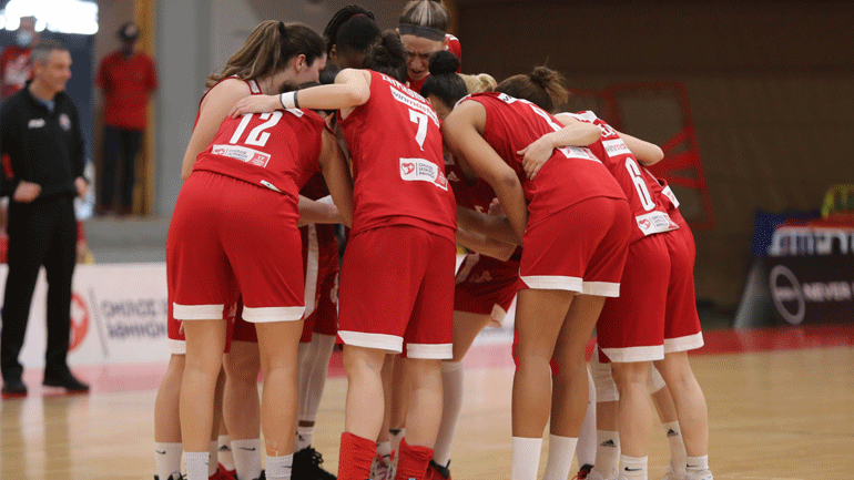 Ερασιτέχνης Ολυμπιακός: «Φαρσοκωμωδία, αδιανόητο να μην γνωρίζουν οι αθλήτριές μας αν θα αγωνιστούν ή όχι»