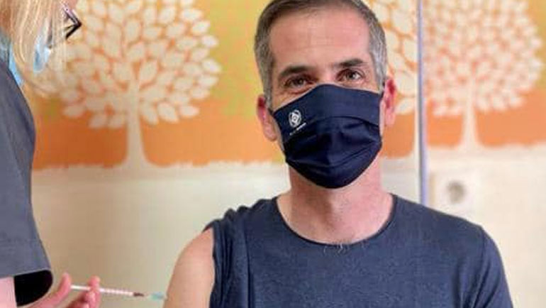 Με AstraZeneca εμβολιάστηκε ο Κώστας Μπακογιάννης