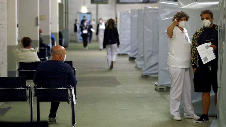 Ιταλία: Ο αριθμός μολύνσεων και θανάτων από Covid-19 μειώθηκε σημαντικά μετά τα εμβόλια