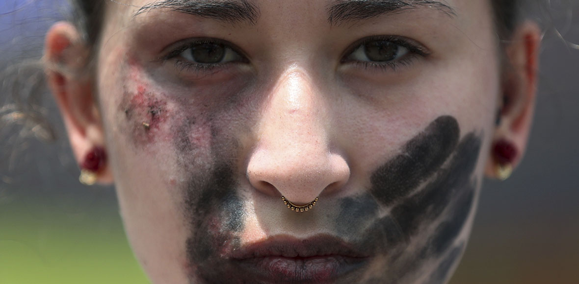 Οι Κολομβιανοί διαδηλώνουν κατά της κυβέρνησης και της αστυνομικής καταστολής