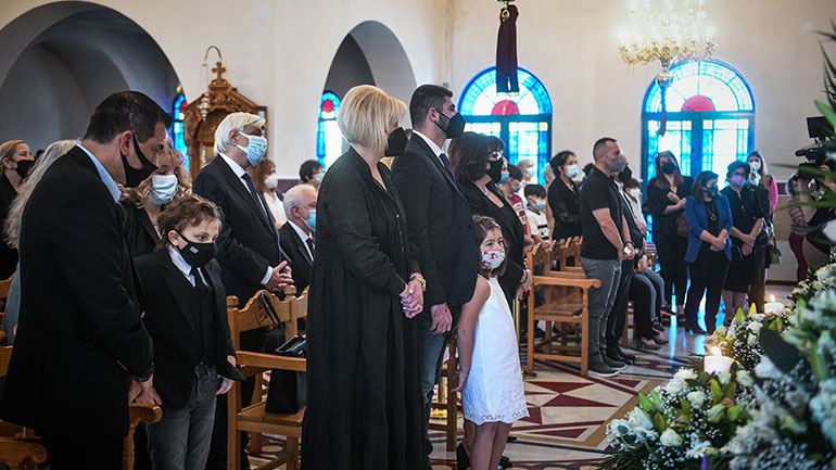 Θλίψη στο μνημόσυνο του Γιώργου Καραϊβάζ