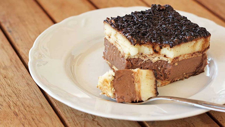 Μπισκοτογλυκό ψυγείου με 4 υλικά