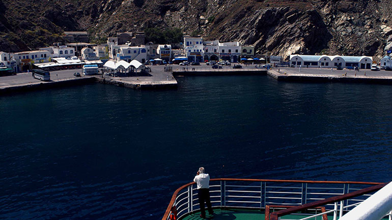 Σαντορίνη: Απαγόρευση απόπλου σε επιβατηγό ταχύπλοο λόγω εισροής υδάτων