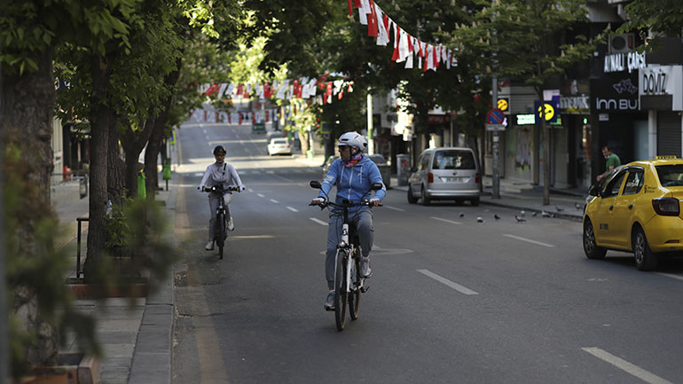 Η Τουρκία χαλαρώνει τα περιοριστικά μέτρα που ισχύουν στη διάρκεια της ημέρας