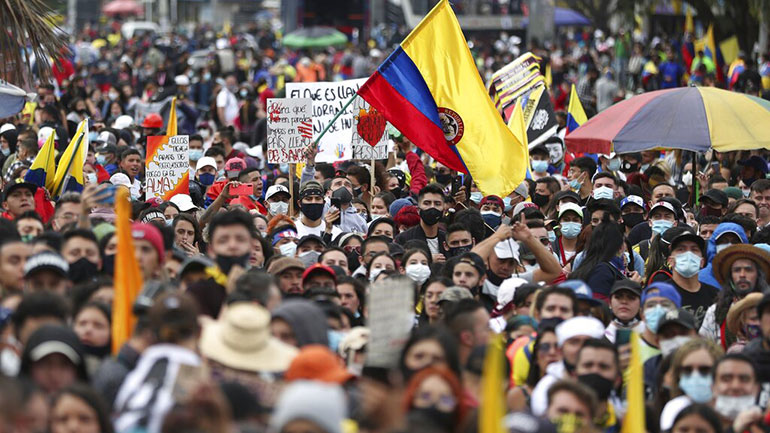 Κολομβία: Οι διαδηλώσεις εναντίον της αστυνομικής καταστολής πήραν χαοτική τροπή στην Ποπαγιάν