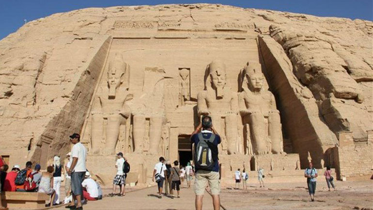 Η Αίγυπτος θα ολοκληρώσει σύντομα τον εμβολιασμό όλων των εργαζομένων στον τουρισμό