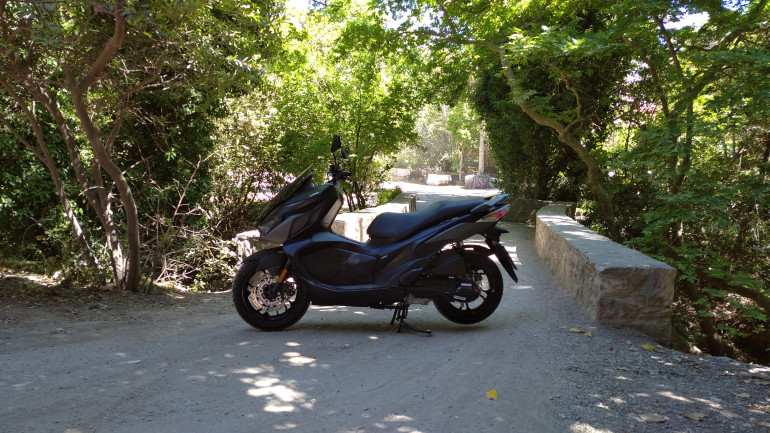 Το SYM Jet X 125 που οδηγήσαμε πρόσφατα μπορείς να το οδηγήσεις με δίπλωμα Β πλέον.