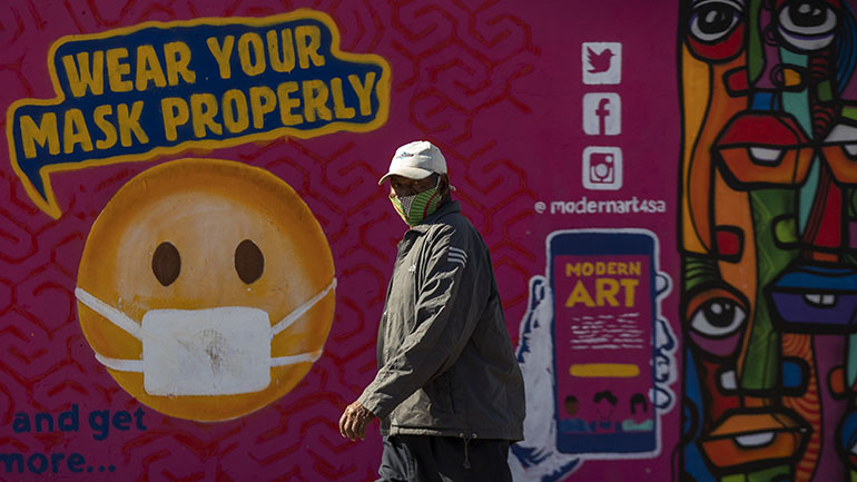 Η Νότια Αφρική άρχισε να εμβολιάζει τον ευρύ πληθυσμό της κατά της Covid-19