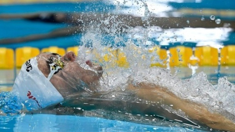 Κολύμβηση: Με πανελλήνιο ρεκόρ στον τελικό των 50μ. ύπτιο ο Χρήστου, παγκόσμιο ρεκόρ ο Κολεσνίκοφ