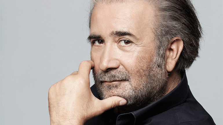 «Άλλες γυναίκες φοράνε τα φουστάνια σου…»: Το συγκλονιστικό βιβλίο του Λάκη Λαζόπουλου