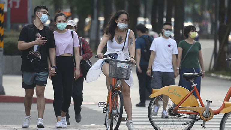 Με τον αριθμό των εγχώριων κρουσμάτων να αυξάνεται γρήγορα, η Ταϊβάν αναζητεί εμβόλια