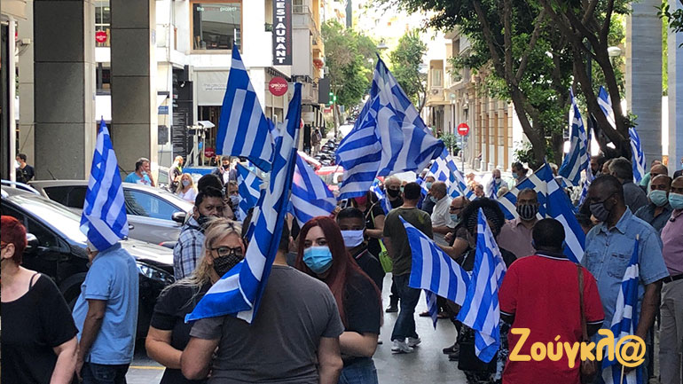 Συγκέντρωση διαμαρτυρίας υπαίθριων εμπόρων στο Υπουργείο Ανάπτυξης