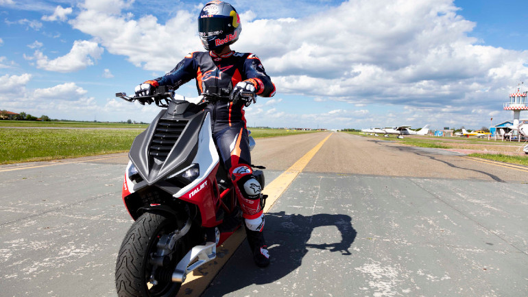 Αστέρι του MotoGP ξεκινάει συνεργασία με την Italjet