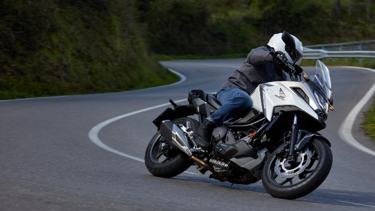 Εξαιρετικά ποιοτικό στο δρόμο με ουδέτερη συμπεριφορά και μέγιστη ασφάλεια.