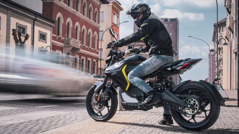 Ηλεκτρική έκπληξη από τη Voge