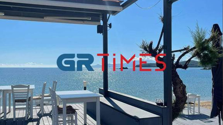 Καβάλα: Έτοιμα τα beach bars στους Αμμόλοφους – Ανύπαρκτοι οι τουρίστες