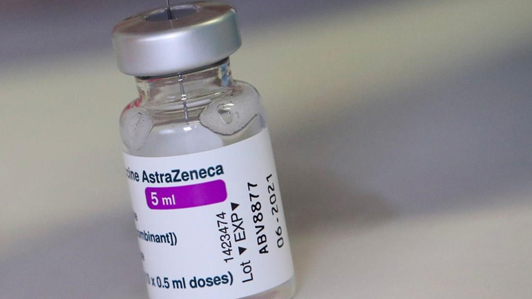 Θρομβοπενία μετά τον εμβολιασμό – Τι αναφέρουν οι ειδικοί για την περίπτωση της 43χρονης στο Ηράκλειο