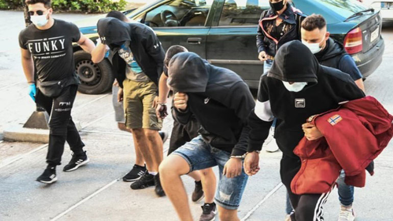 Ελεύθεροι με περιοριστικούς όρους οι κατηγορούμενοι για την επίθεση στον 60χρονο στη Νέα Σμύρνη