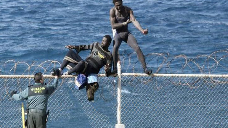 Ισπανία: Μαζικές απελάσεις μεταναστών – Αναπτύσσεται στρατός στα σύνορα με το Μαρόκο