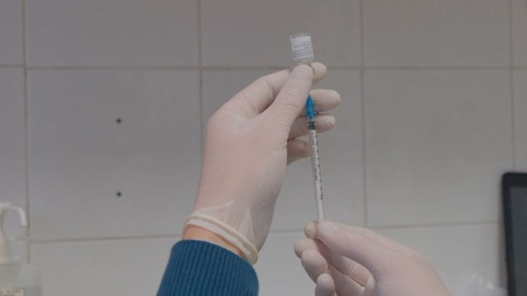 Τον Ιούνιο ανοίγει η πλατφόρμα για εμβολιασμό στις ηλικίες 20-29 – Αύριο διαθέσιμα όλα τα εμβόλια για τα άτομα 40-44 ετών