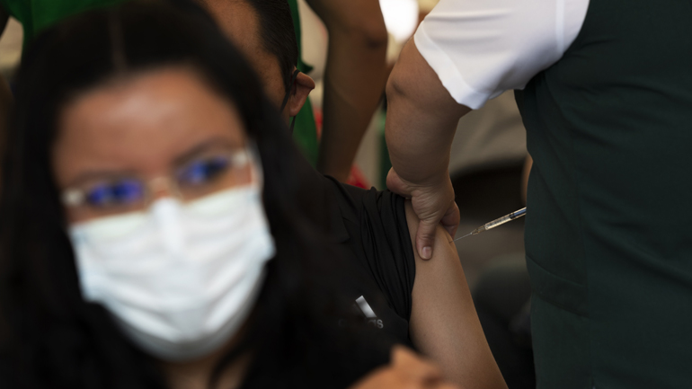 Μπαχρέιν-Covid-19: Αποφασίστηκε ο εμβολιασμός των εφήβων 12-17 ετών
