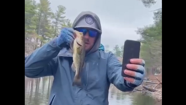 Selfie με ένα ψάρι