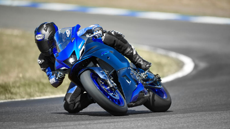 Το νέο Yamaha R7 έχει ρυθμιζόμενες αναρτήσεις και κινητήρα από MT-07