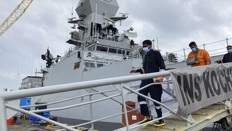 Ινδία: 33 νεκροί από το ναυάγιο πλοίου λόγω του ισχυρού κυκλώνα που έπληξε το δυτικό τμήμα της χώρας