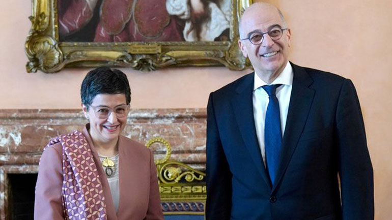 Το μεταναστευτικό στο επίκεντρο τηλεφωνικής συνομιλίας Δένδια με την Ισπανίδα ομόλογό του